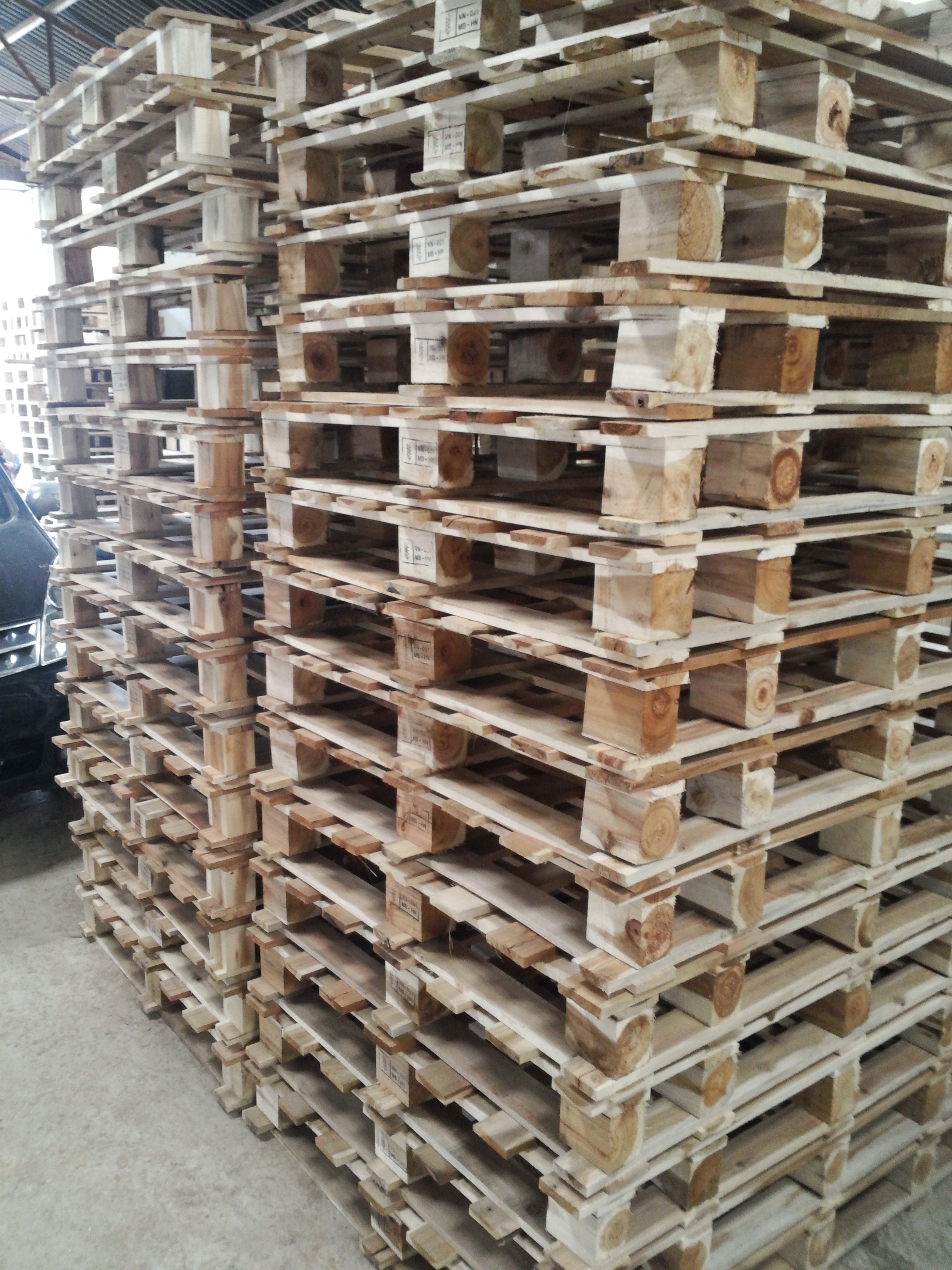 Tìm hiểu thêm về pallet gỗ