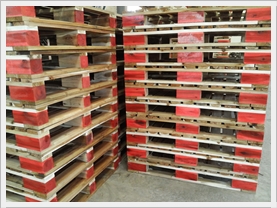 Pallet gỗ để hàng trong kho Pallet gỗ để hàng trong kho